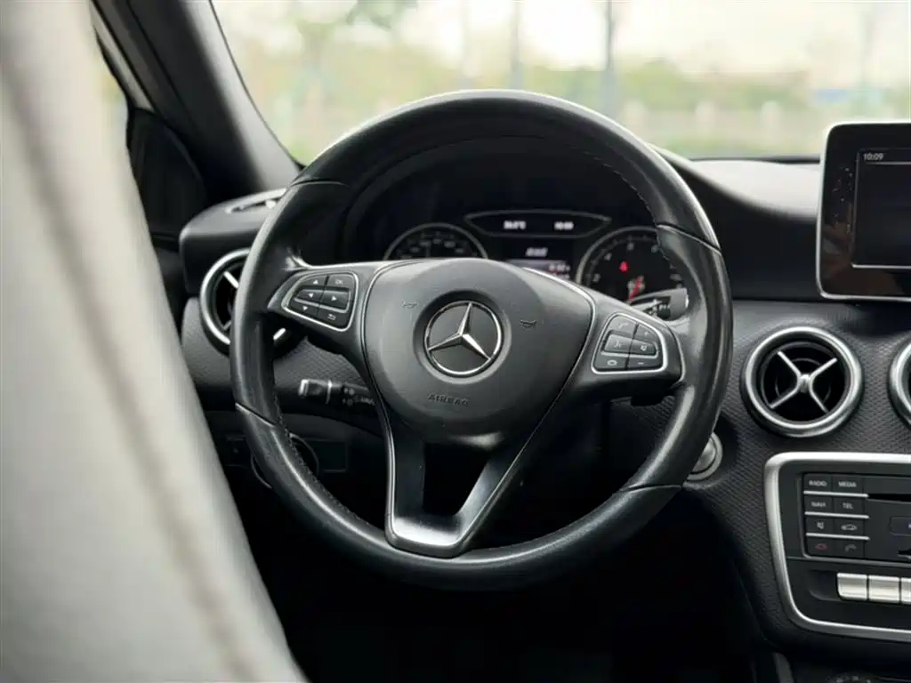 Mercedes-Benz A-Class 2017 — фото 3