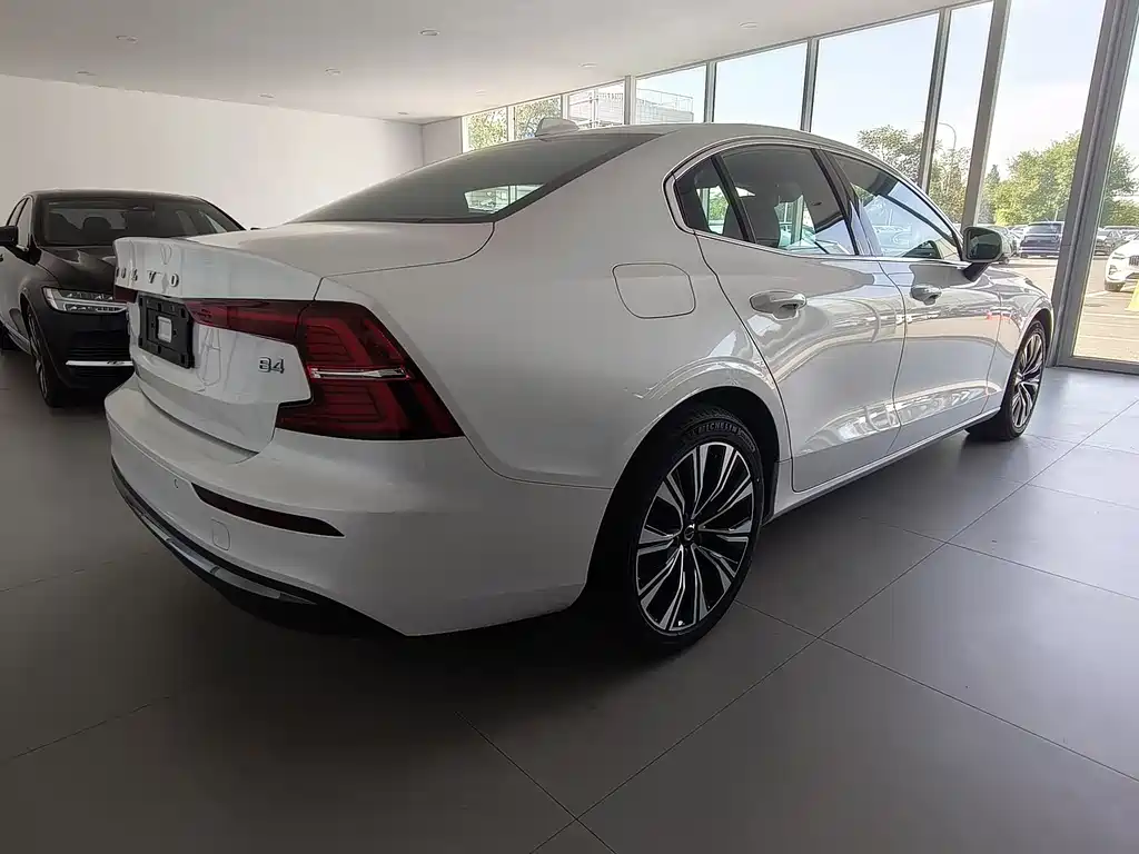 Volvo S60 2024 — фото 15