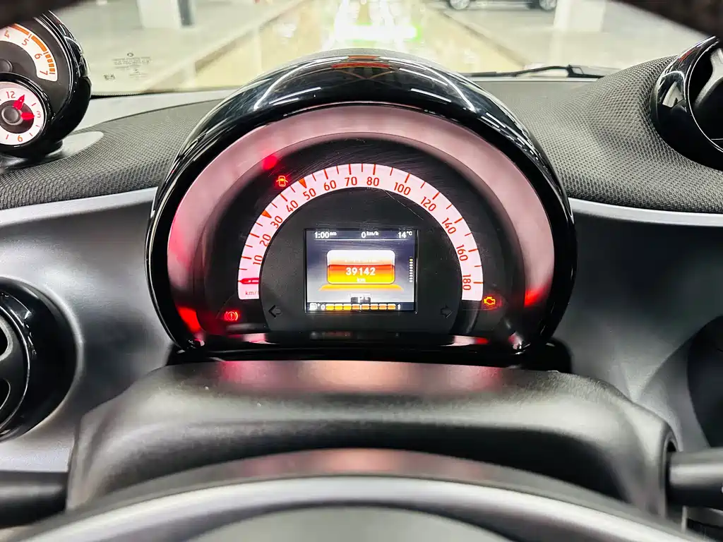 smart Fortwo 2018 — фото 32