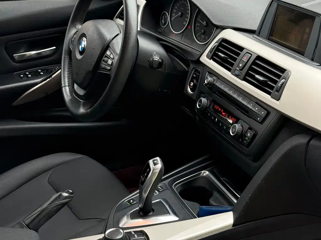 BMW 3 Series 2015 — фото 16