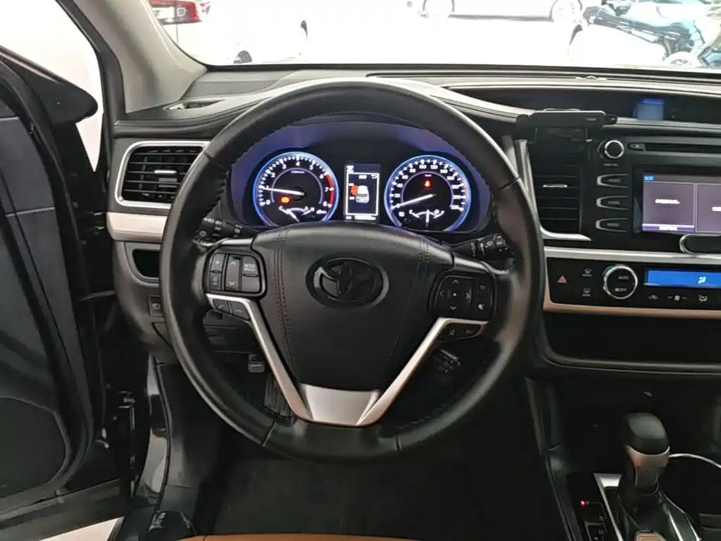 Toyota Highlander 2020 — фото 11
