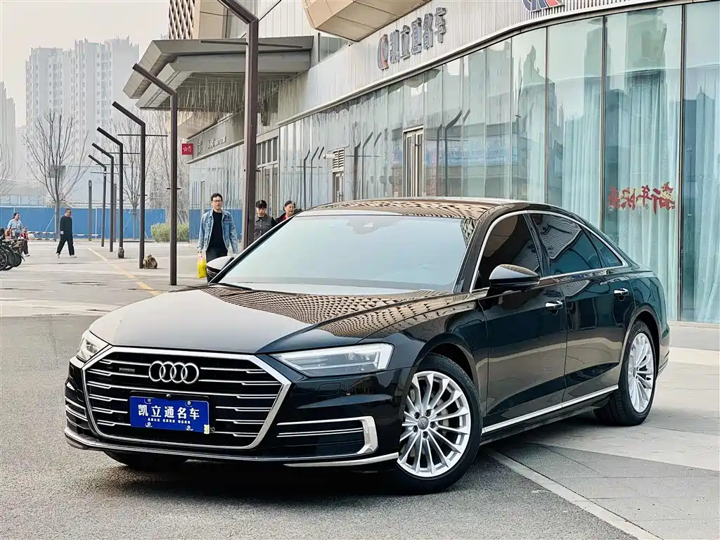 Audi A8 2019 — фото 1