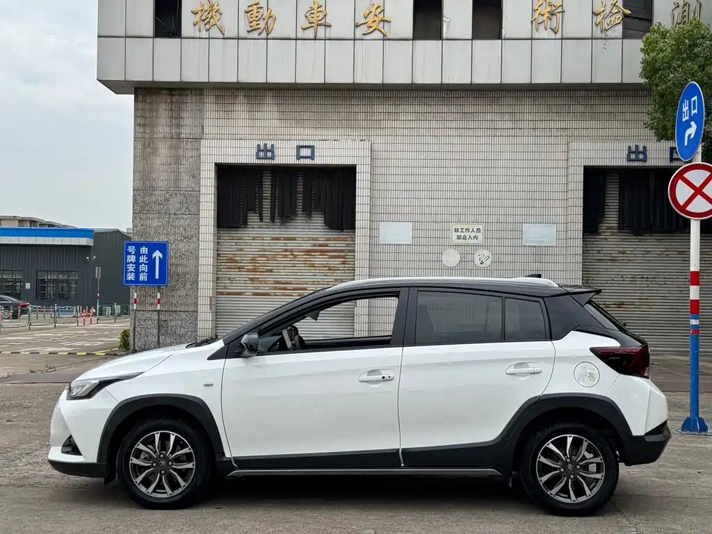Toyota Yaris L 2022 — фото 8