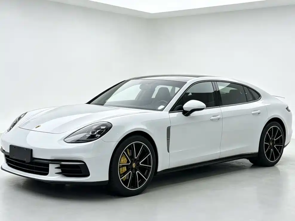 Porsche Panamera 2018 — фото 1
