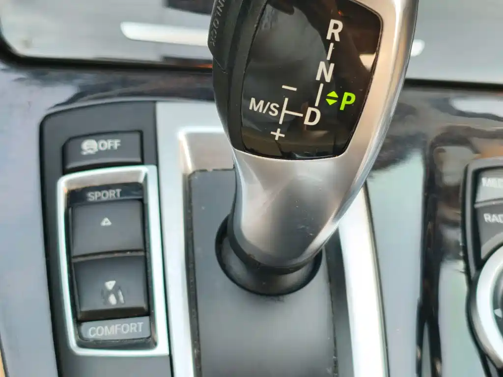 BMW 5 Series 2012 — фото 19