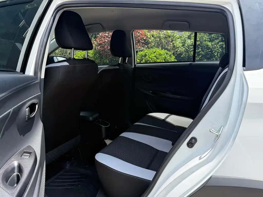 Toyota Yaris L 2023