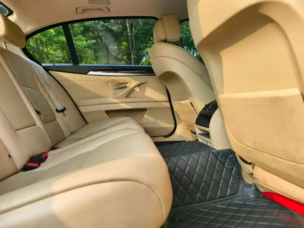 BMW 5 Series 2012 — фото 16