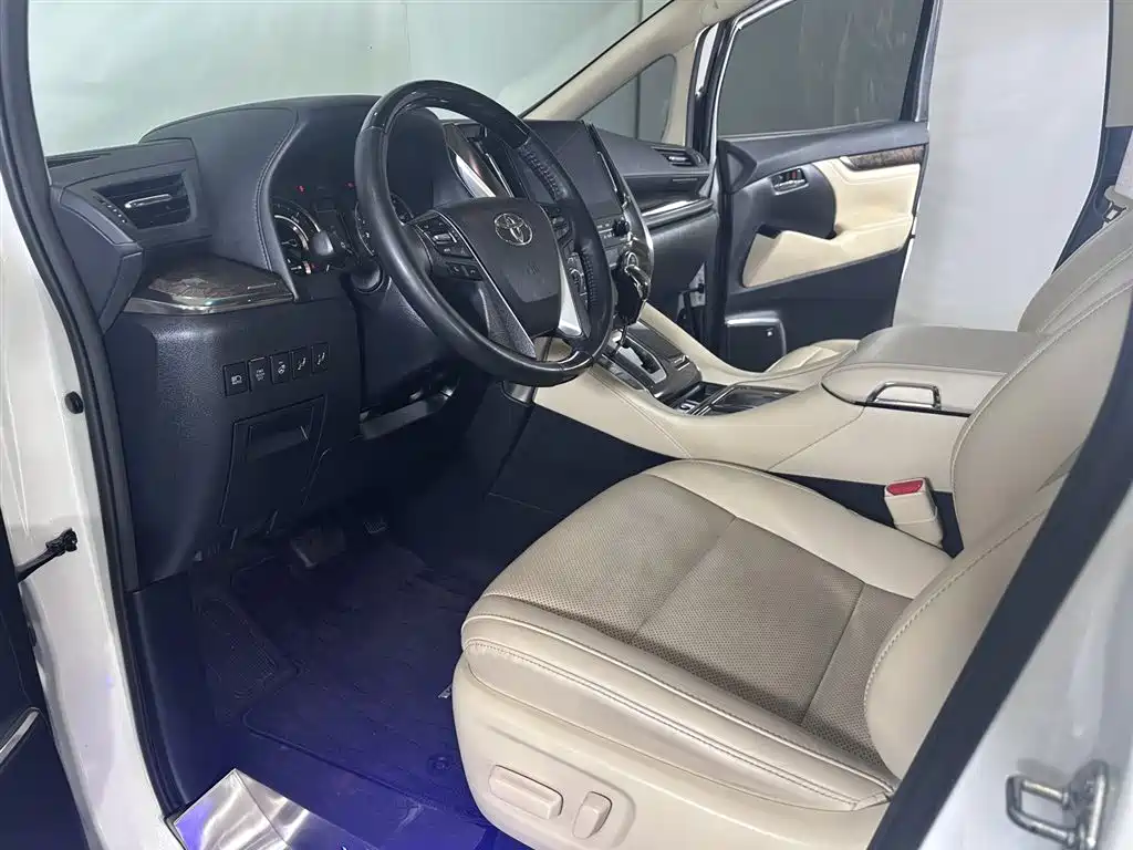 Toyota Vellfire 2023 — фото 16