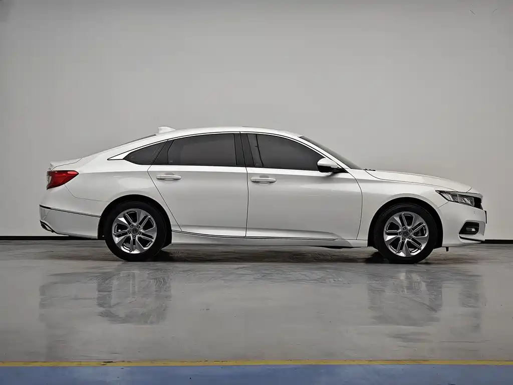 Honda Accord 2019 — фото 16