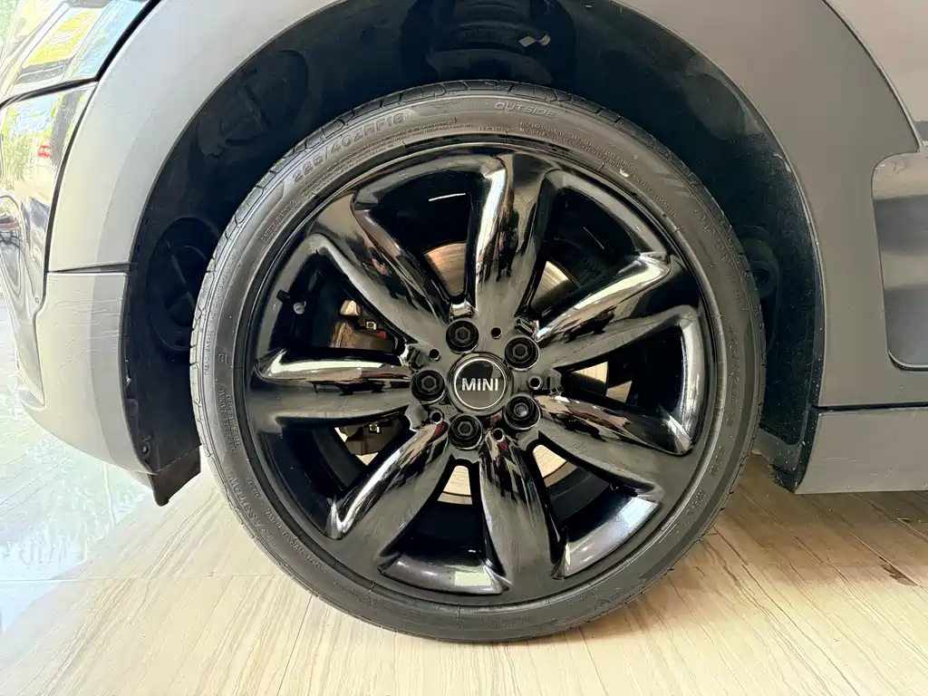 MINI Clubman 2018 — фото 20
