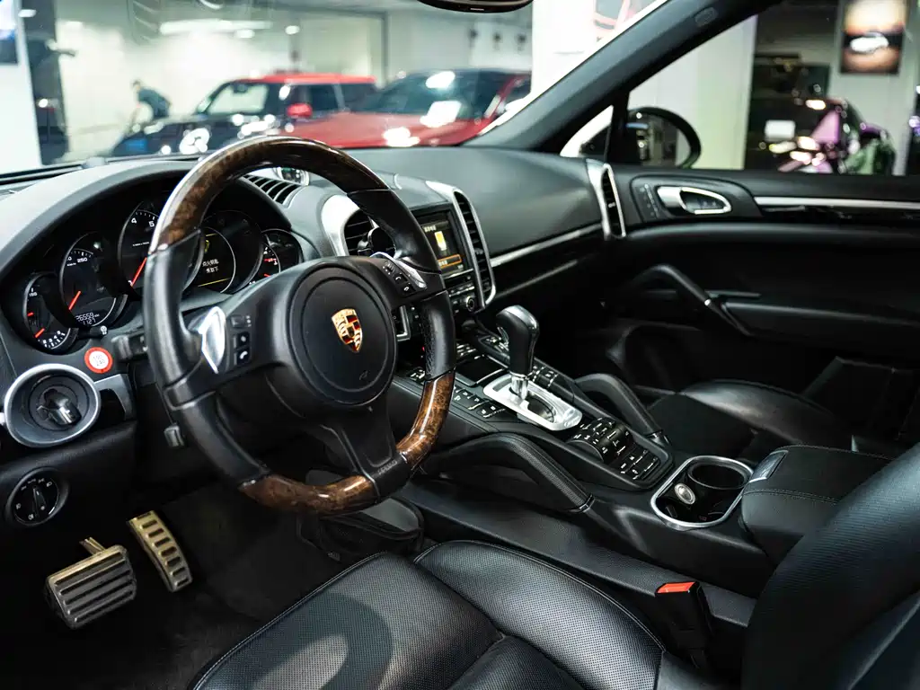 Porsche Cayenne 2013 — фото 14