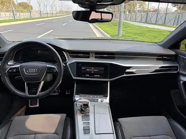 Audi A6L 2022