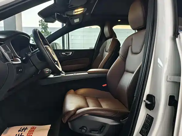 Volvo XC60 Plug-In Hybrid 2024