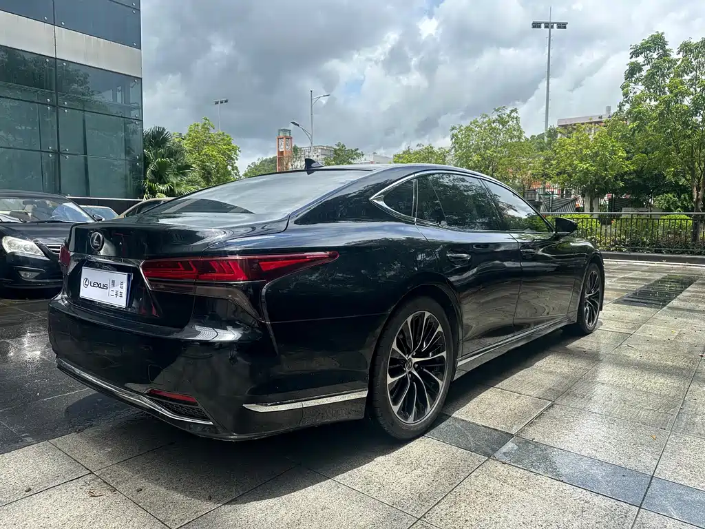 Lexus LS 2022 — фото 10