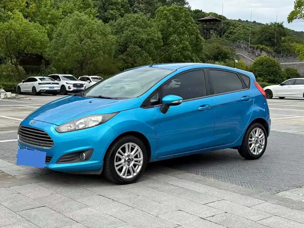 Ford Fiesta 2014 — фото 1
