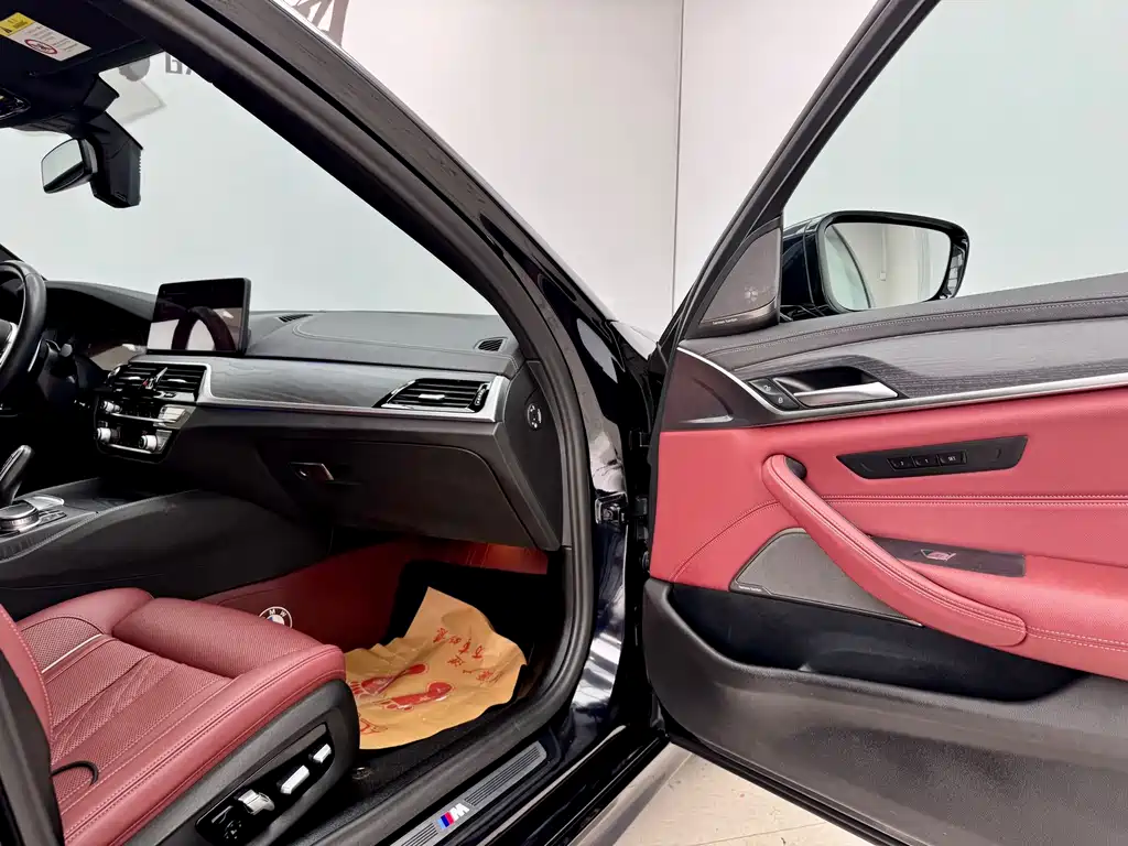 BMW 5 Series 2020 — фото 15