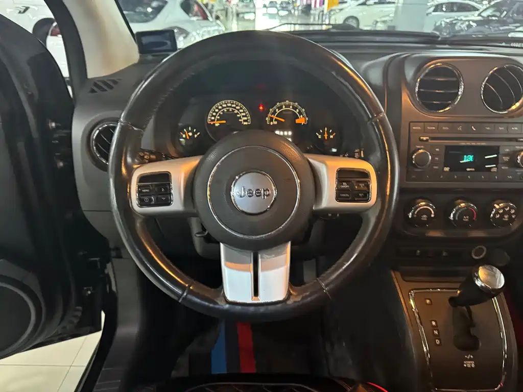 Jeep Compass 2013 — фото 9