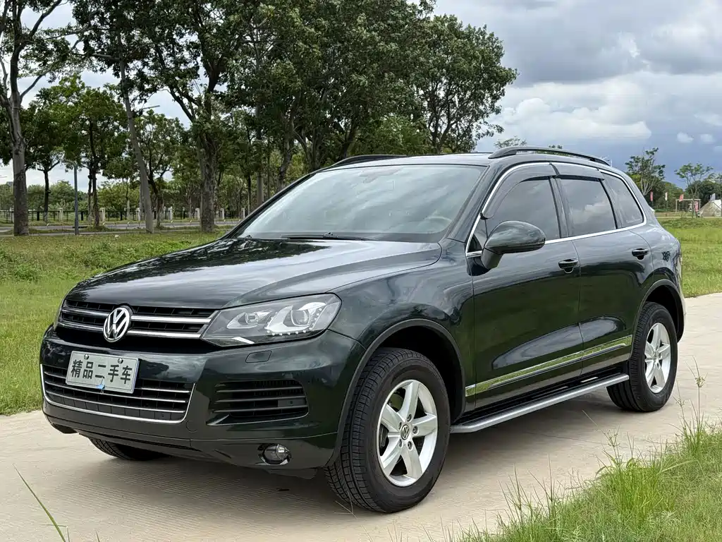 Volkswagen Touareg 2012 — фото 1