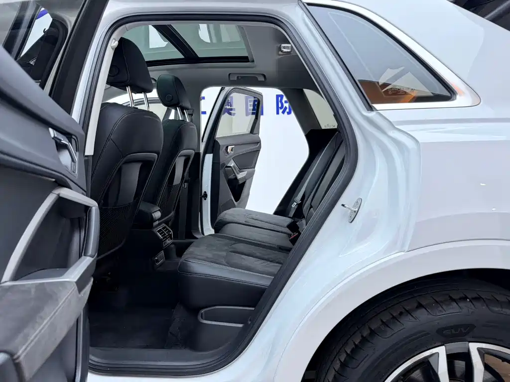 Audi Q3 2023 — фото 14
