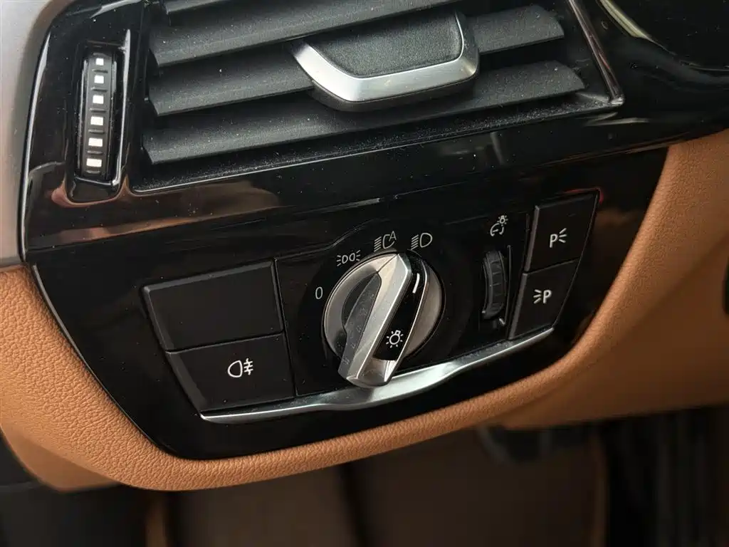 BMW 6 Series GT 2020 — фото 16