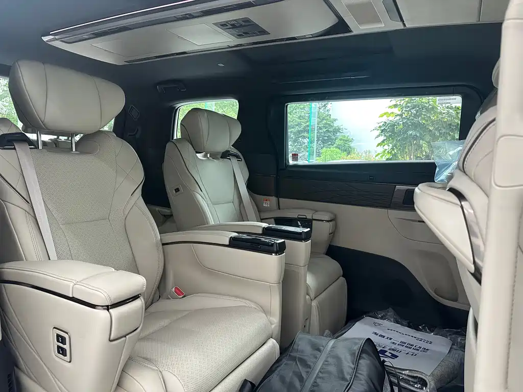 Toyota Alphard — фото 21