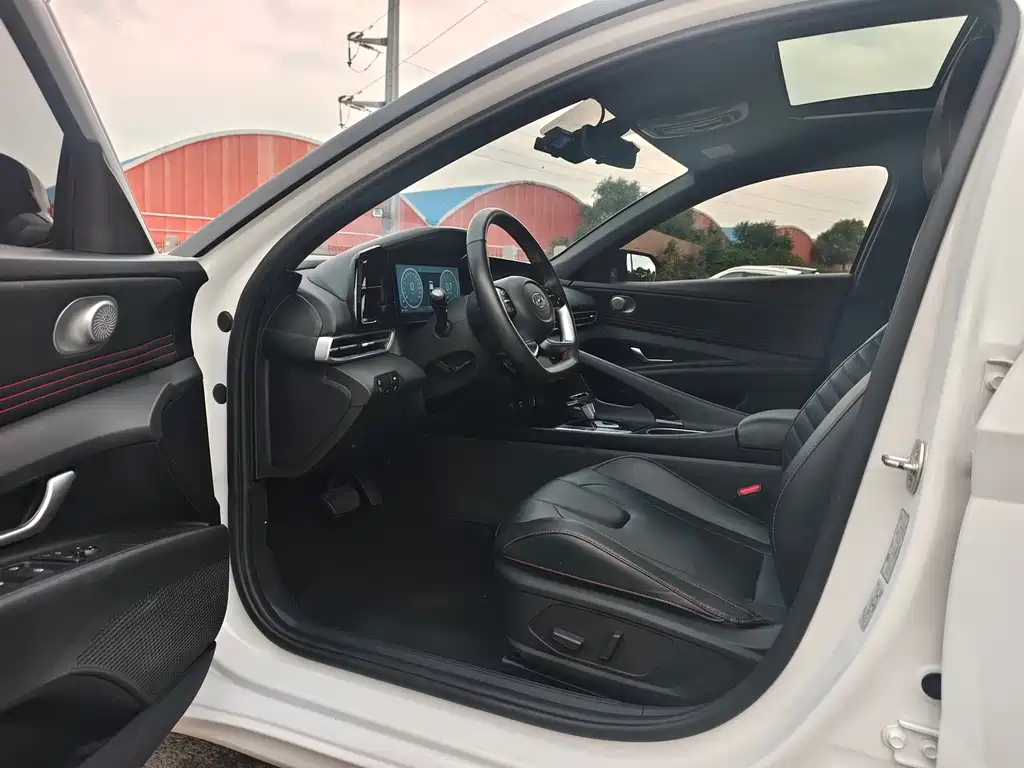Hyundai Elantra 2022