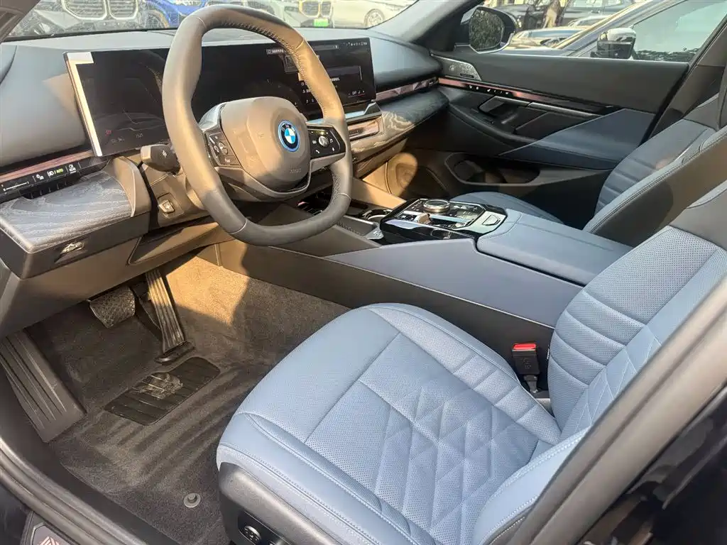 BMW i5 2025 — фото 13