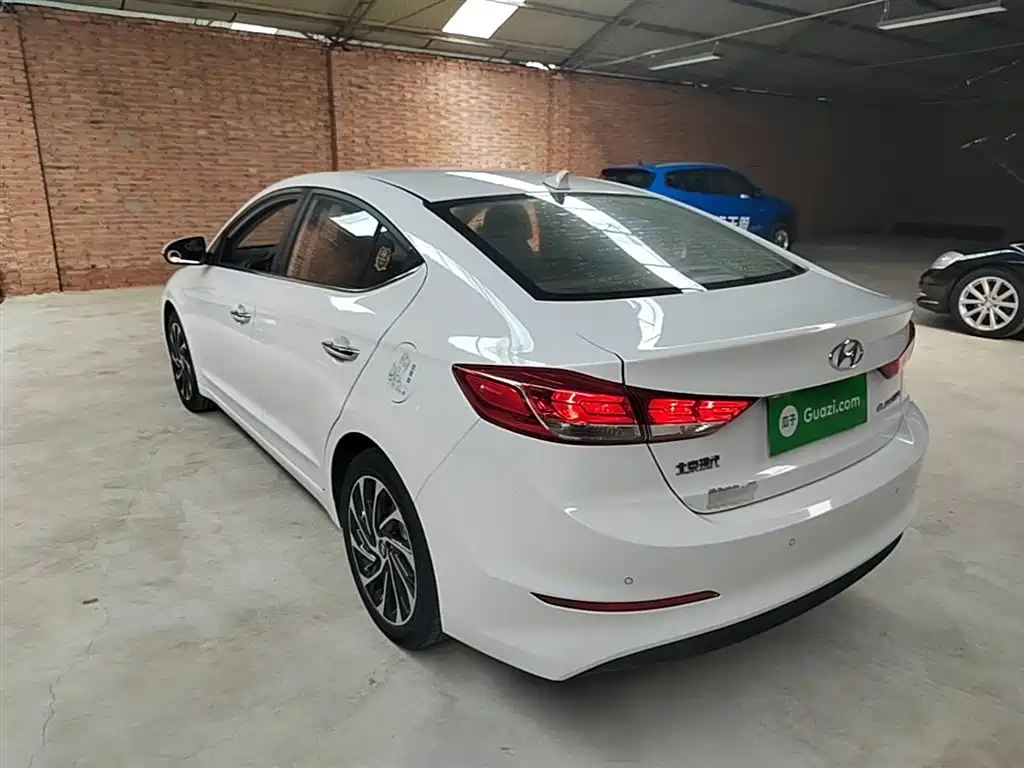 Hyundai Elantra 2020 — фото 5