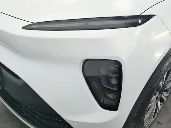 NIO ES8 2025