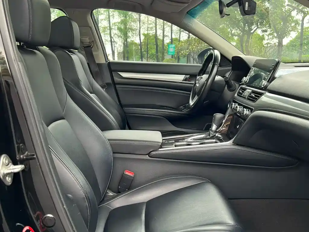 Honda Accord 2018 — фото 9