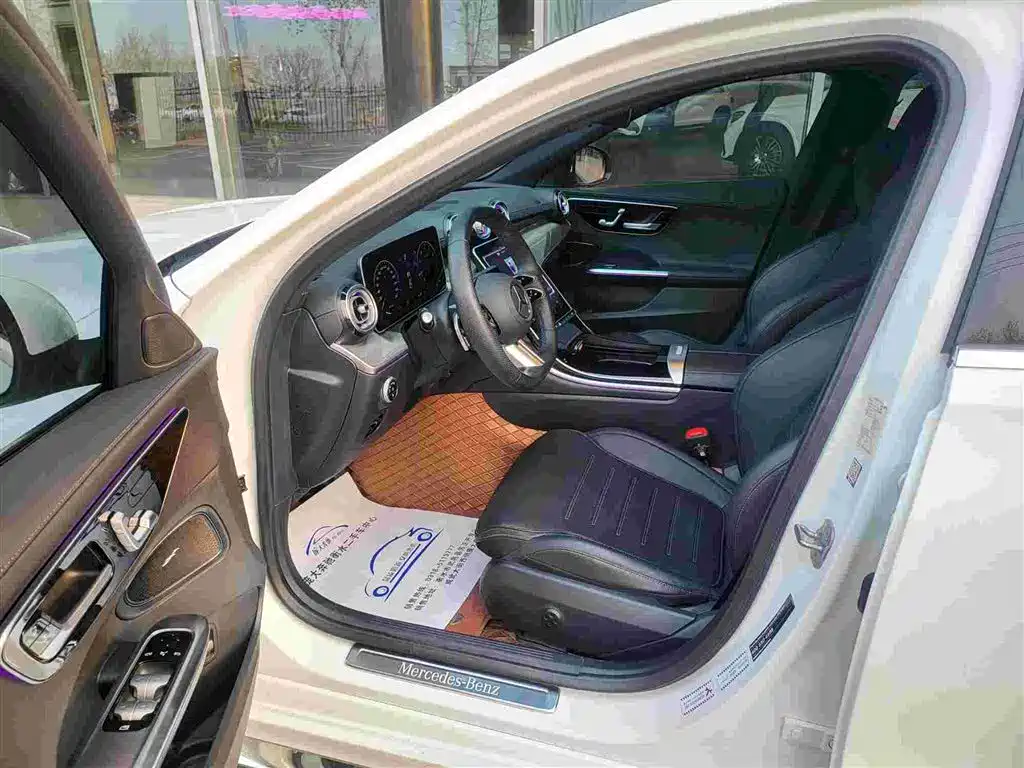 Mercedes-Benz C-Class 2024 — фото 6