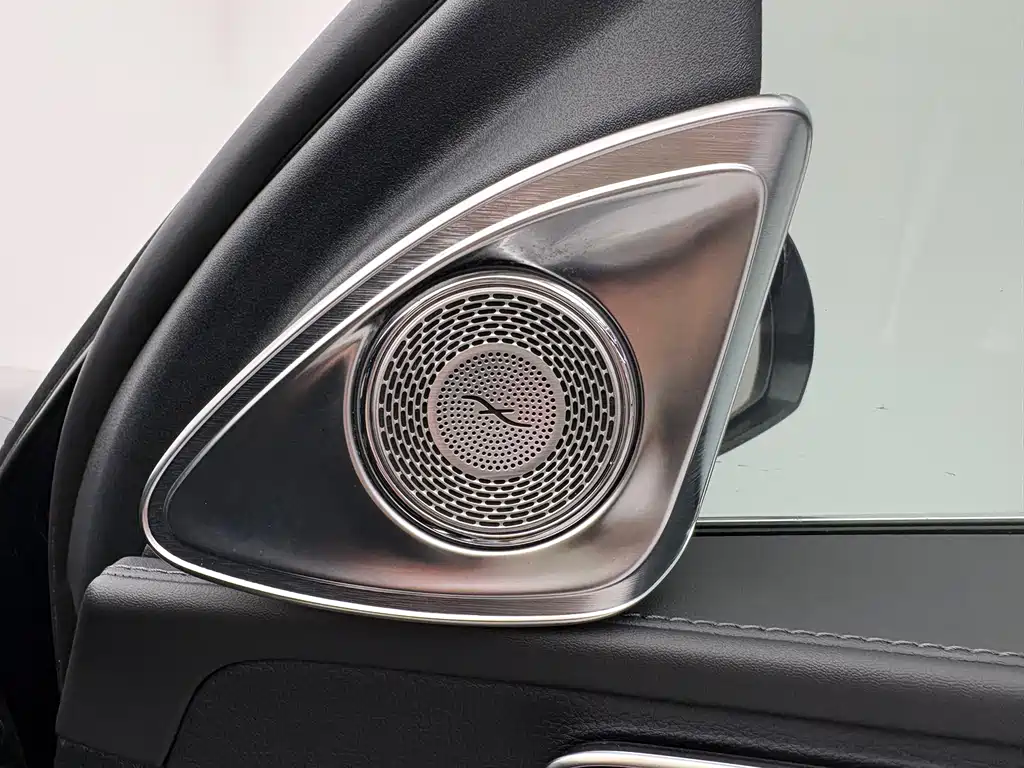 Mercedes-Benz C-Class 2024 — фото 11