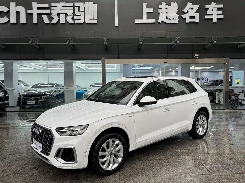 Audi Q5L 2021 — фото 1