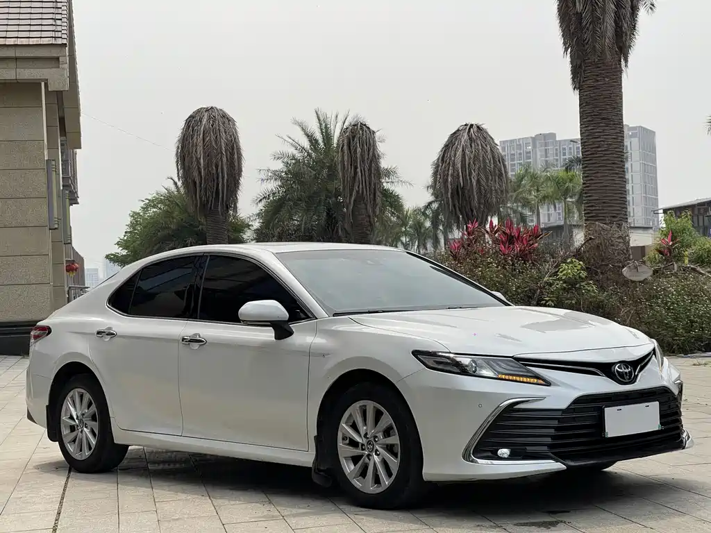 Toyota Camry 2022 — фото 3