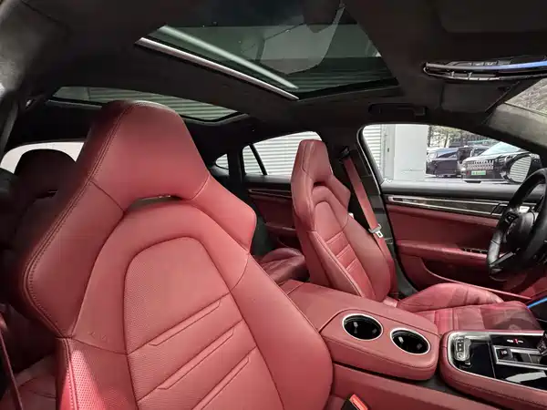 Porsche Panamera 2021
