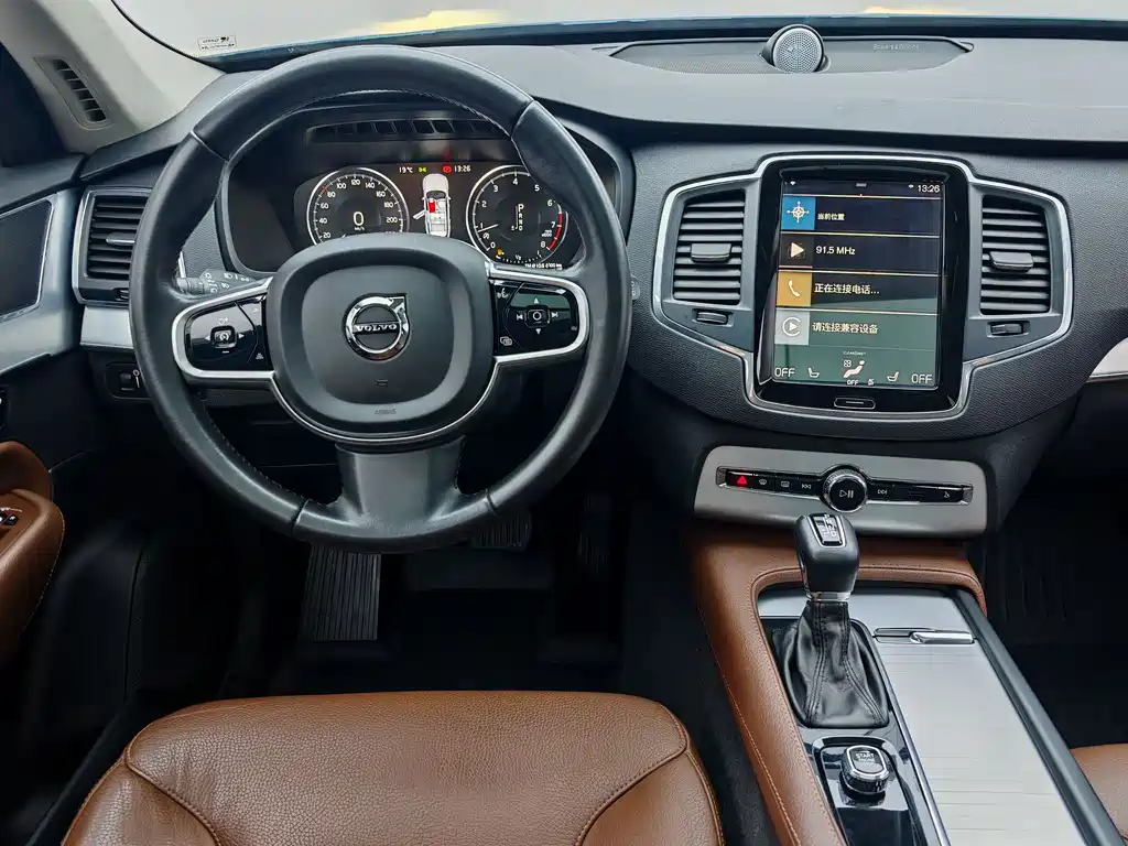 Volvo XC90 2018 — фото 10