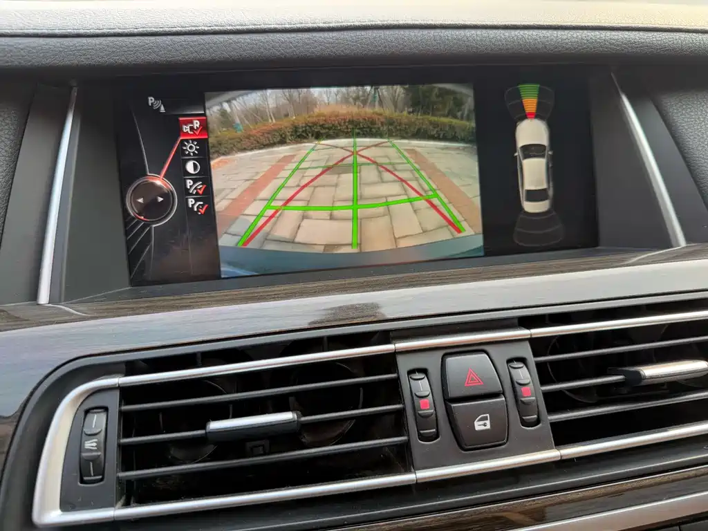 BMW 7 Series 2015 — фото 13