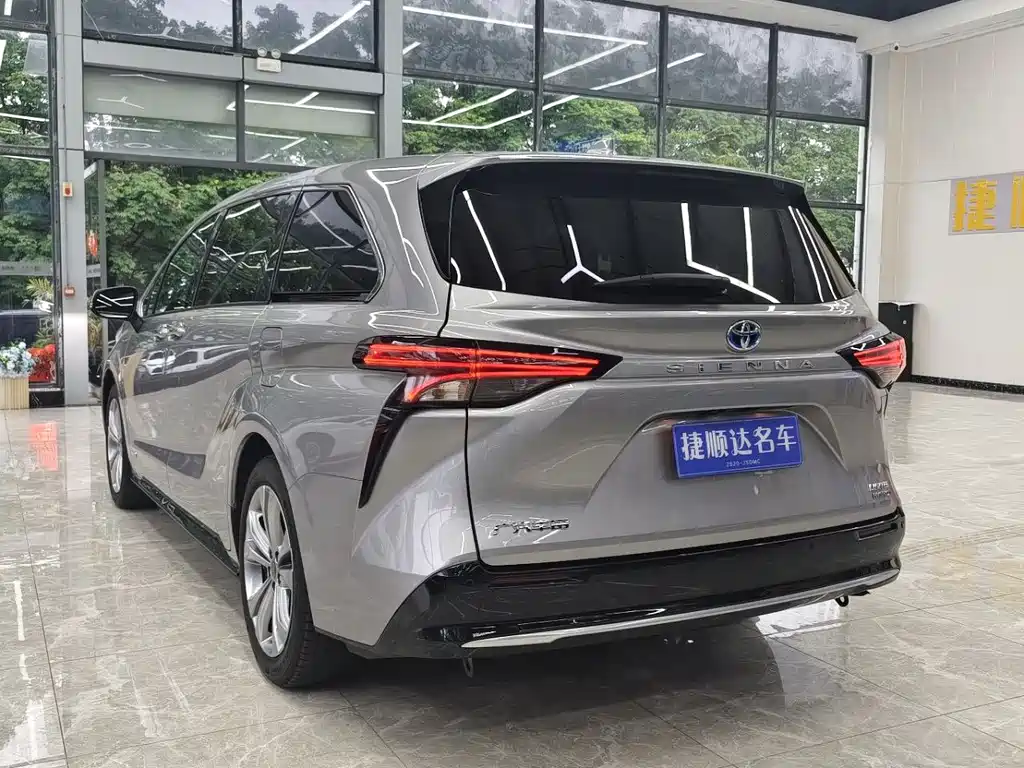 Toyota Sienna 2023 — фото 21