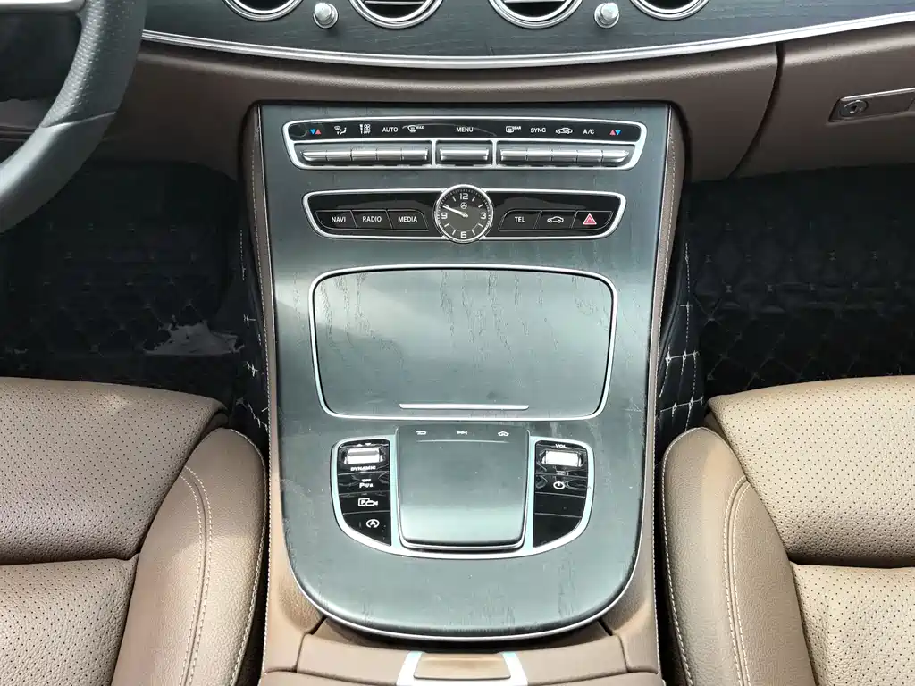 Mercedes-Benz E-Class 2020 — фото 15