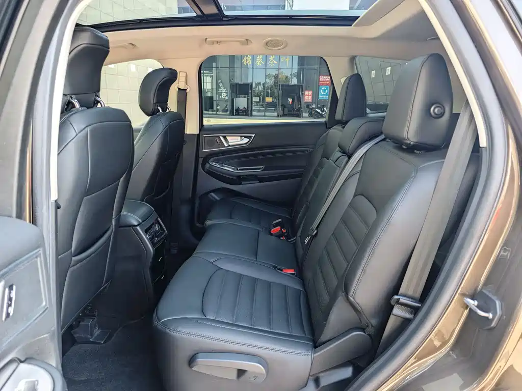 Ford Edge 2016 — фото 13