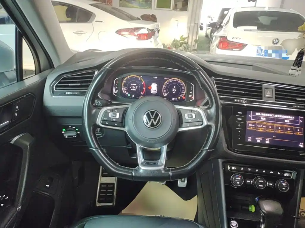 Volkswagen Tiguan L 2021 — фото 11