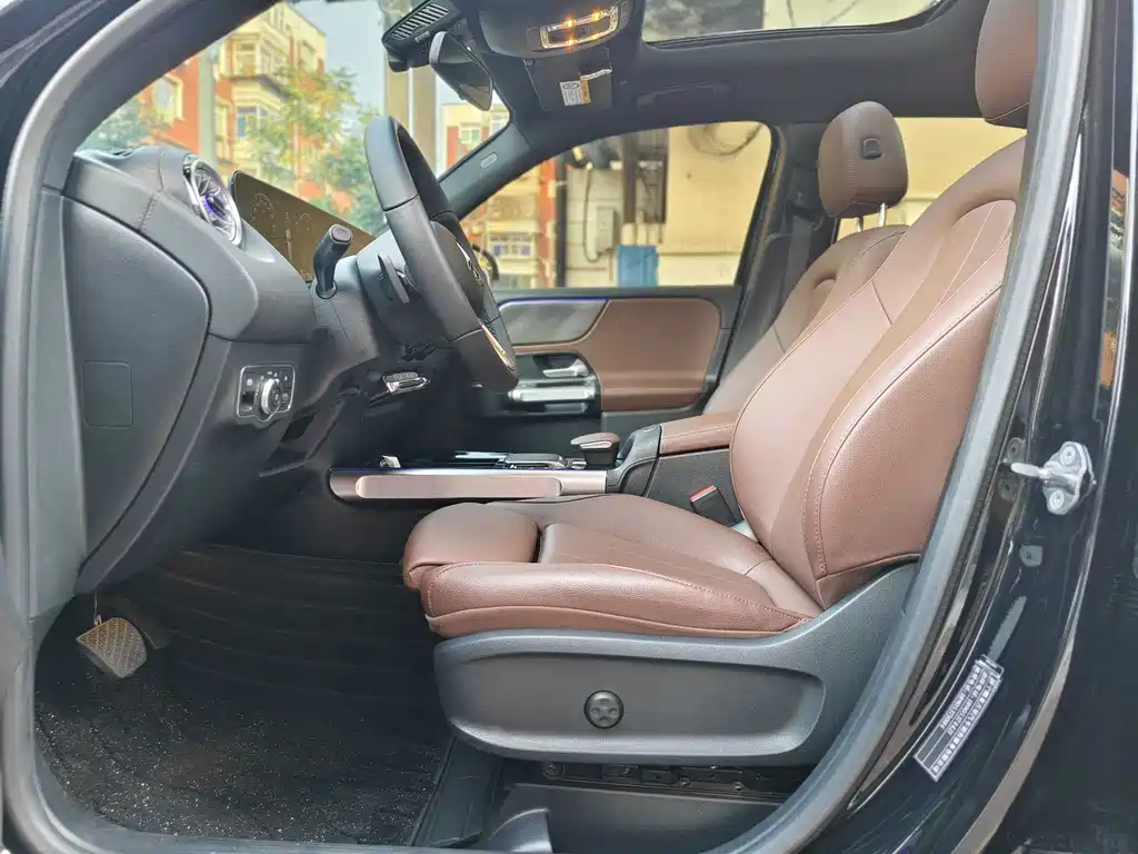 Mercedes-Benz GLB 2023