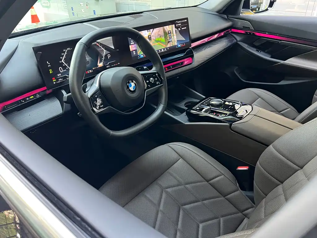 BMW 5 Series 2024 — фото 13