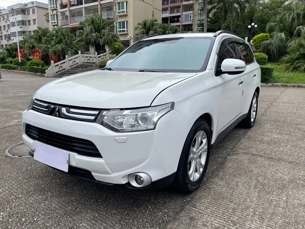 Mitsubishi Outlander 2014