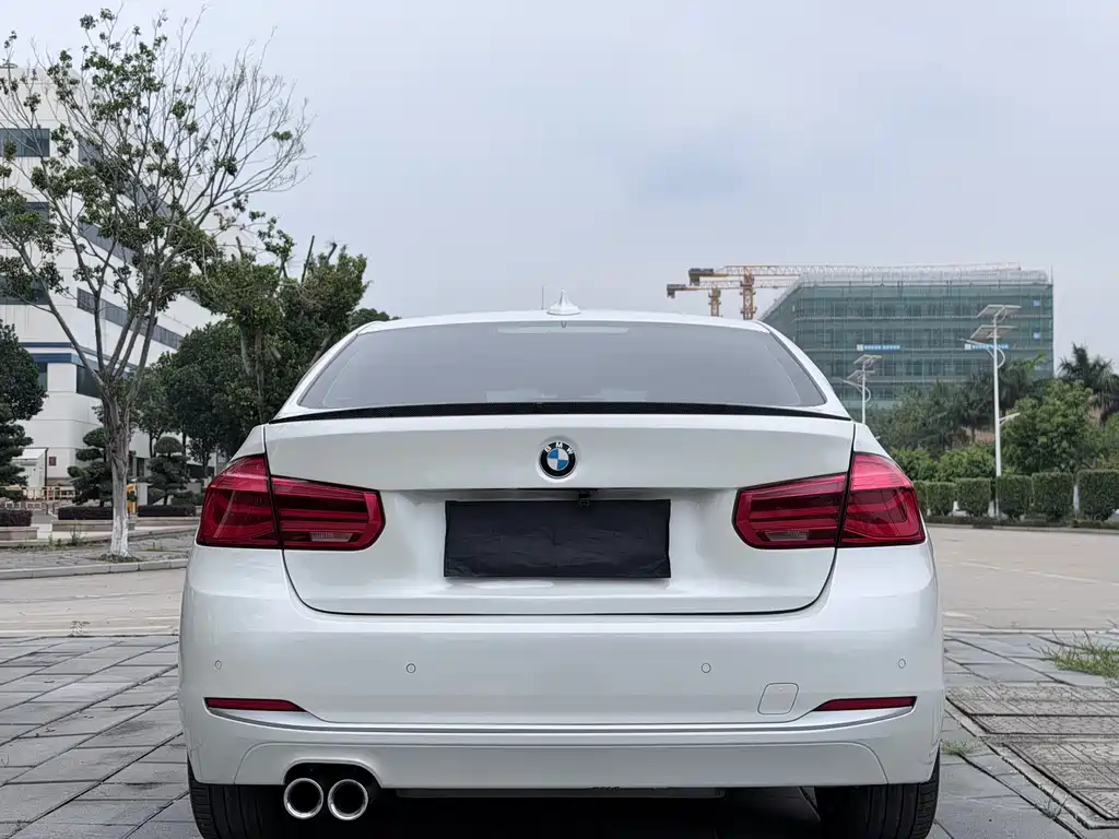 BMW 3 Series 2018 — фото 8
