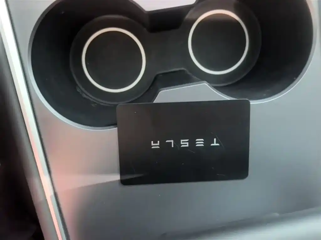 Tesla Model Y 2022 — фото 9