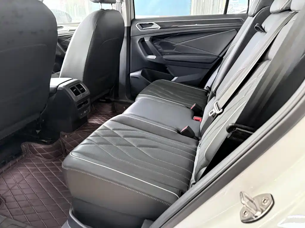 Volkswagen Tiguan L 2023 — фото 11