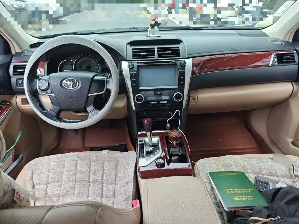 Toyota Camry 2014 — фото 10