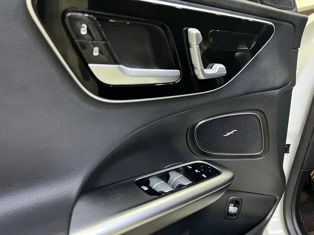 Mercedes-Benz C-Class 2022 — фото 10