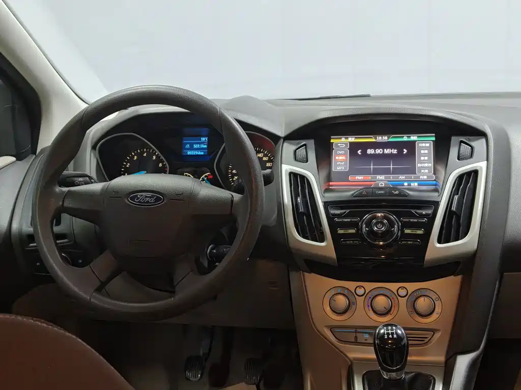 Ford Focus 2015 — фото 9